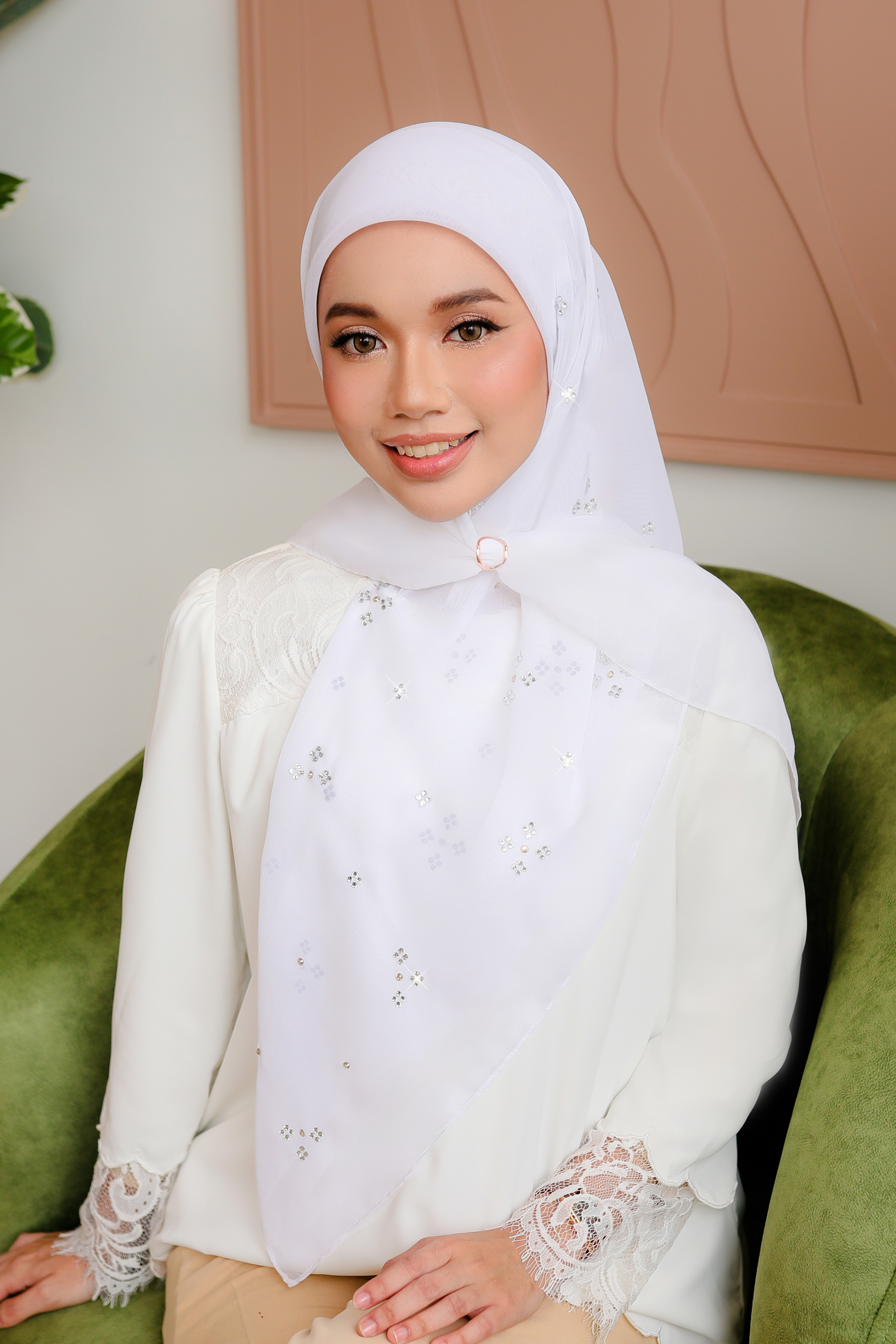 REESA (A) Bawal in White